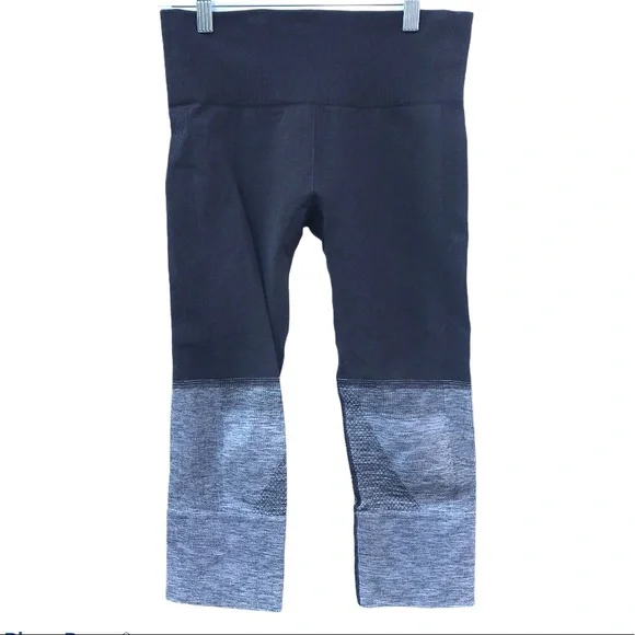 Lululemon Seamlessly Street Crop Black 4 pants - Picture 4 of 9